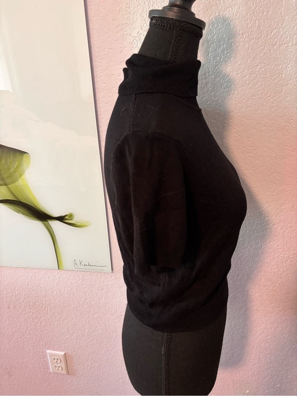 Black shirt size medium - Picture 2 of 4
